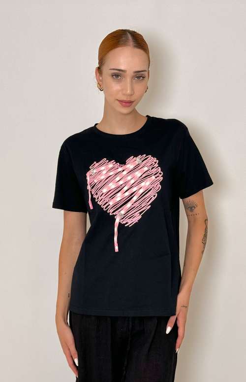 T-SHIRT WITH HEART PRINT | BLACK