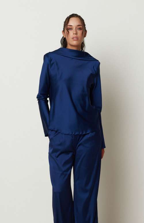 SLEEK DRAPPING BLOUSE