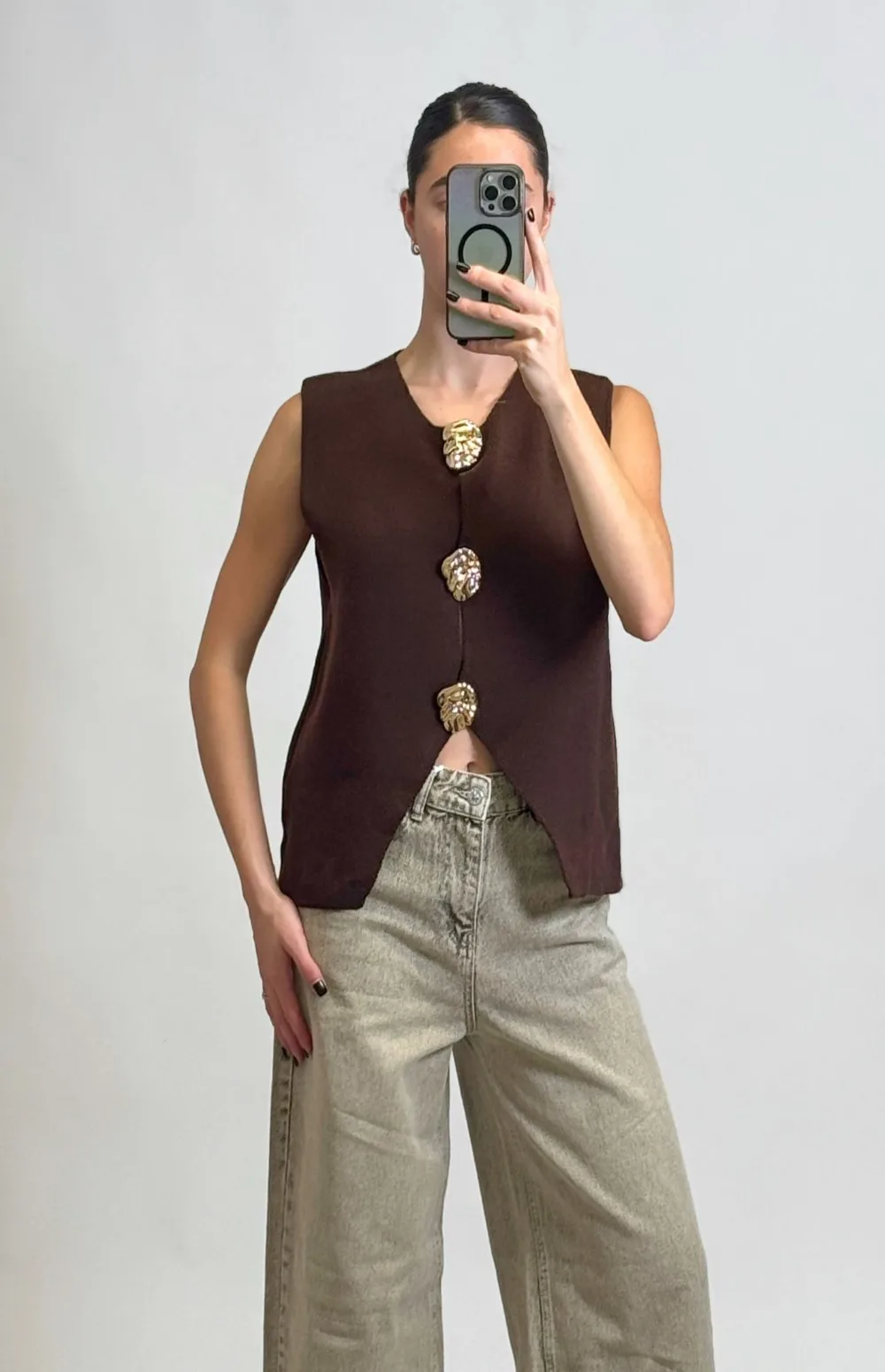 KNITTED VEST WITH GOLD BUTTONS
