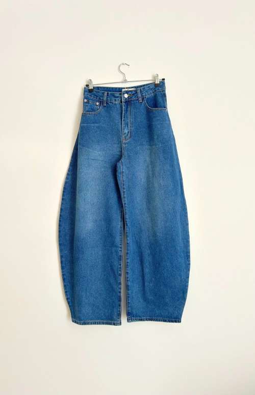 HIGH WAISTED BARREL LEG JEANS