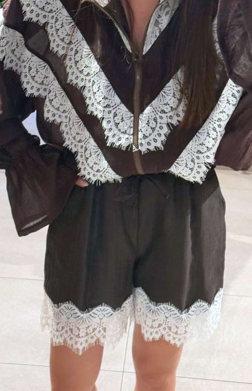 SHORTS WITH LACE TRIM