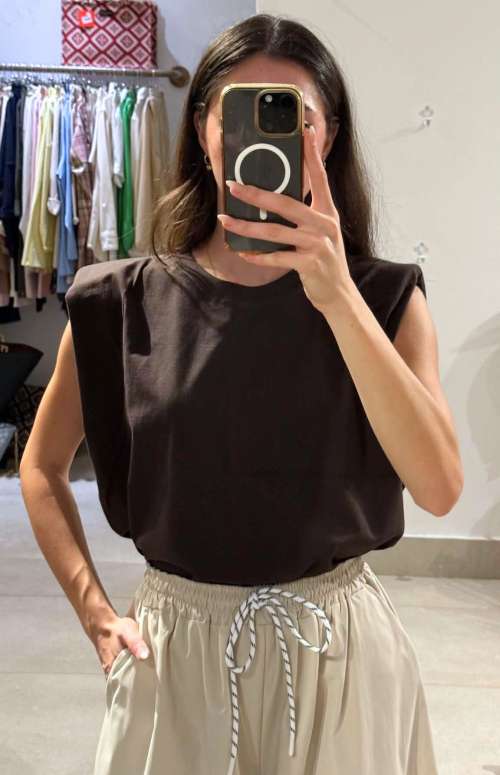 SLEEVLESS TOP WITH SHOULDER PADS