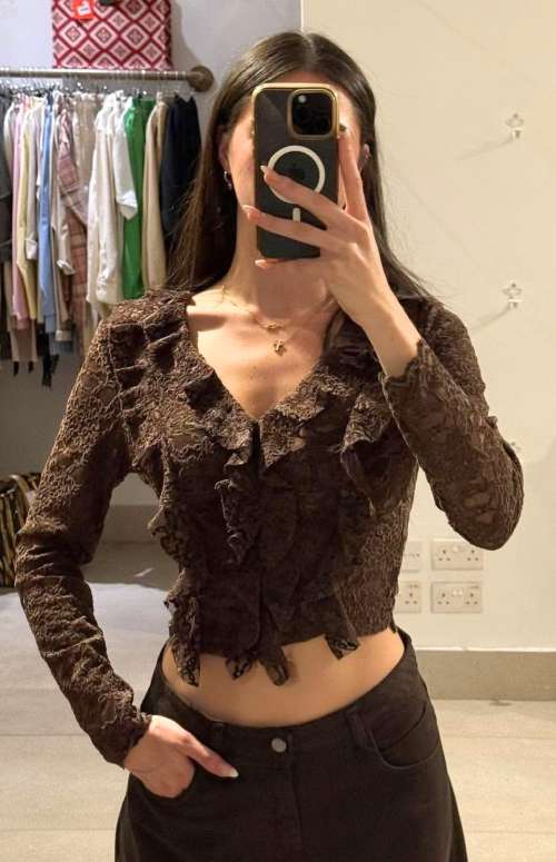 LACE TOP WITH RUFFLES