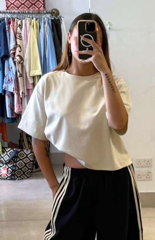 SHORT SLEEVED TOP