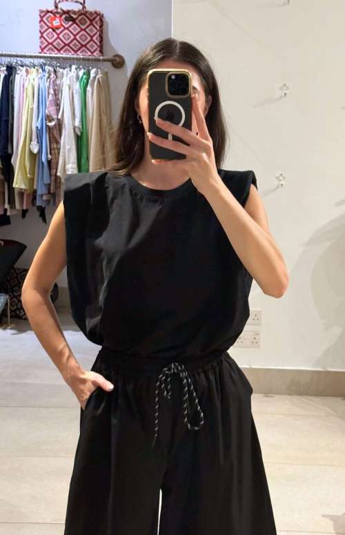 SLEEVLESS TOP WITH SHOULDER PADS