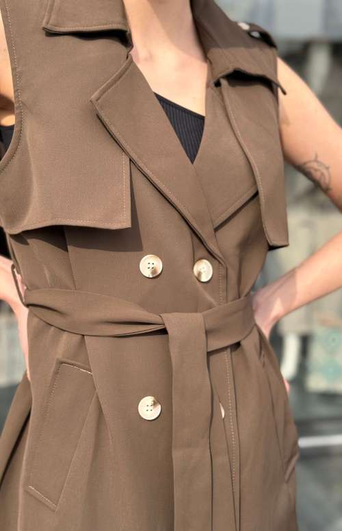 LONG SLEEVELESS TRENCH COAT