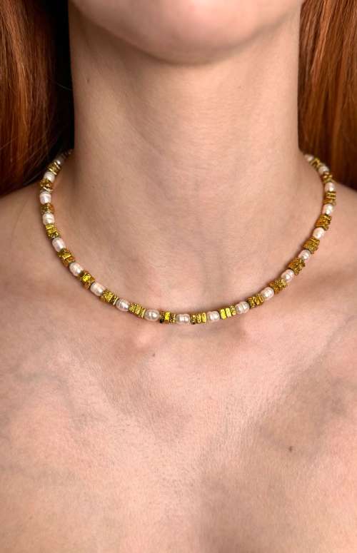 FRESH WATER PEARL BEADED NECKLACE