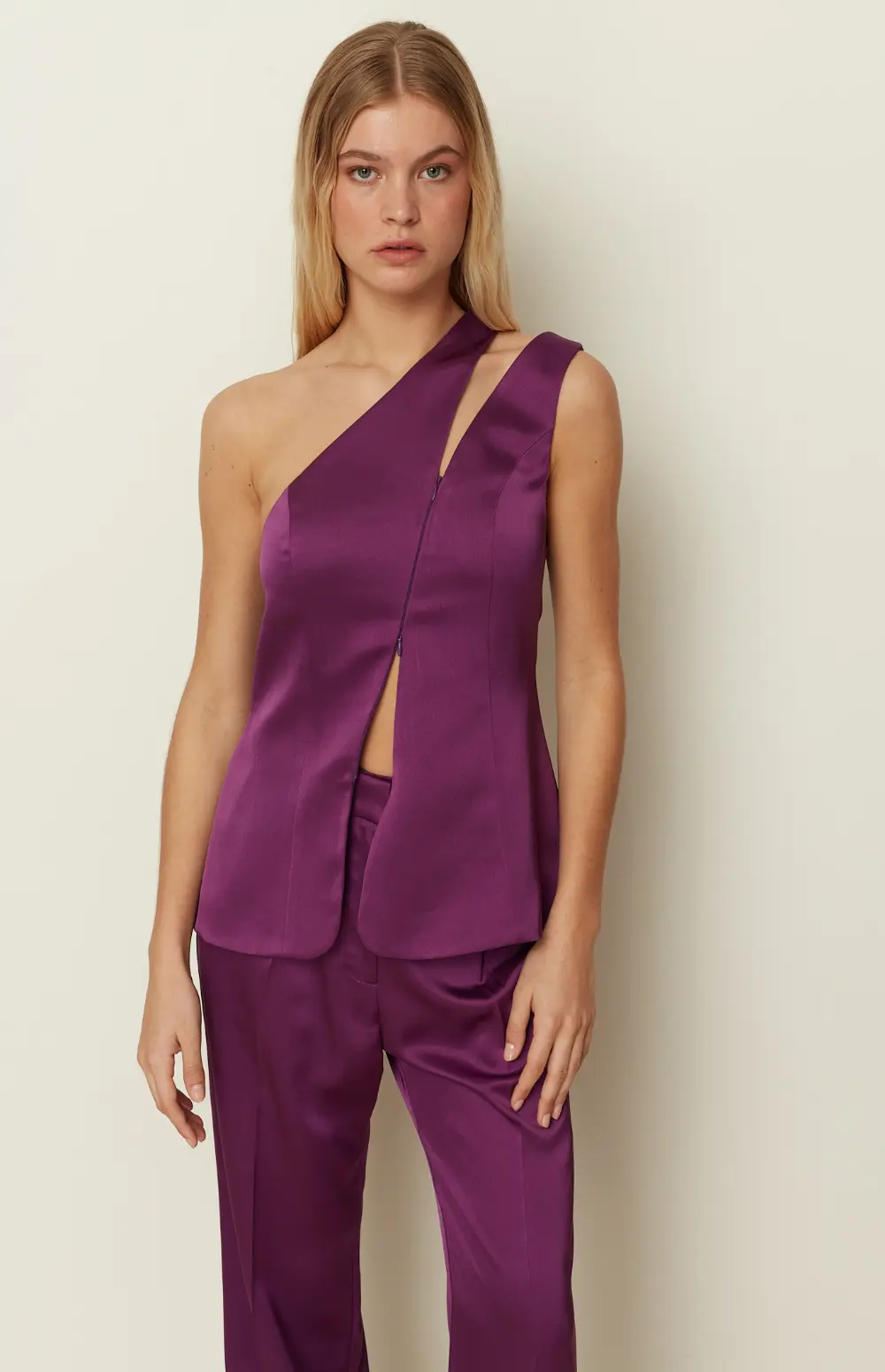 ASYMMETRICAL CUT-OUT TAILORED VEST