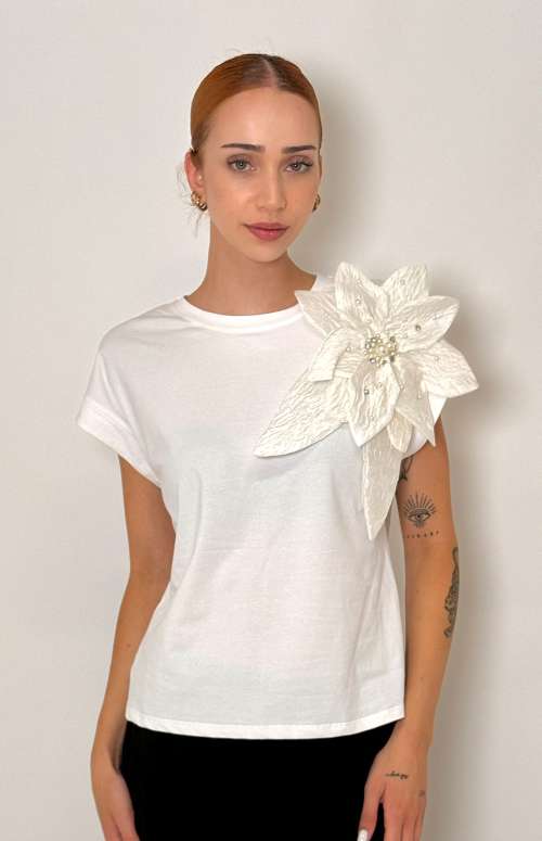 T-SHIRT WITH FLOWER | WHITE