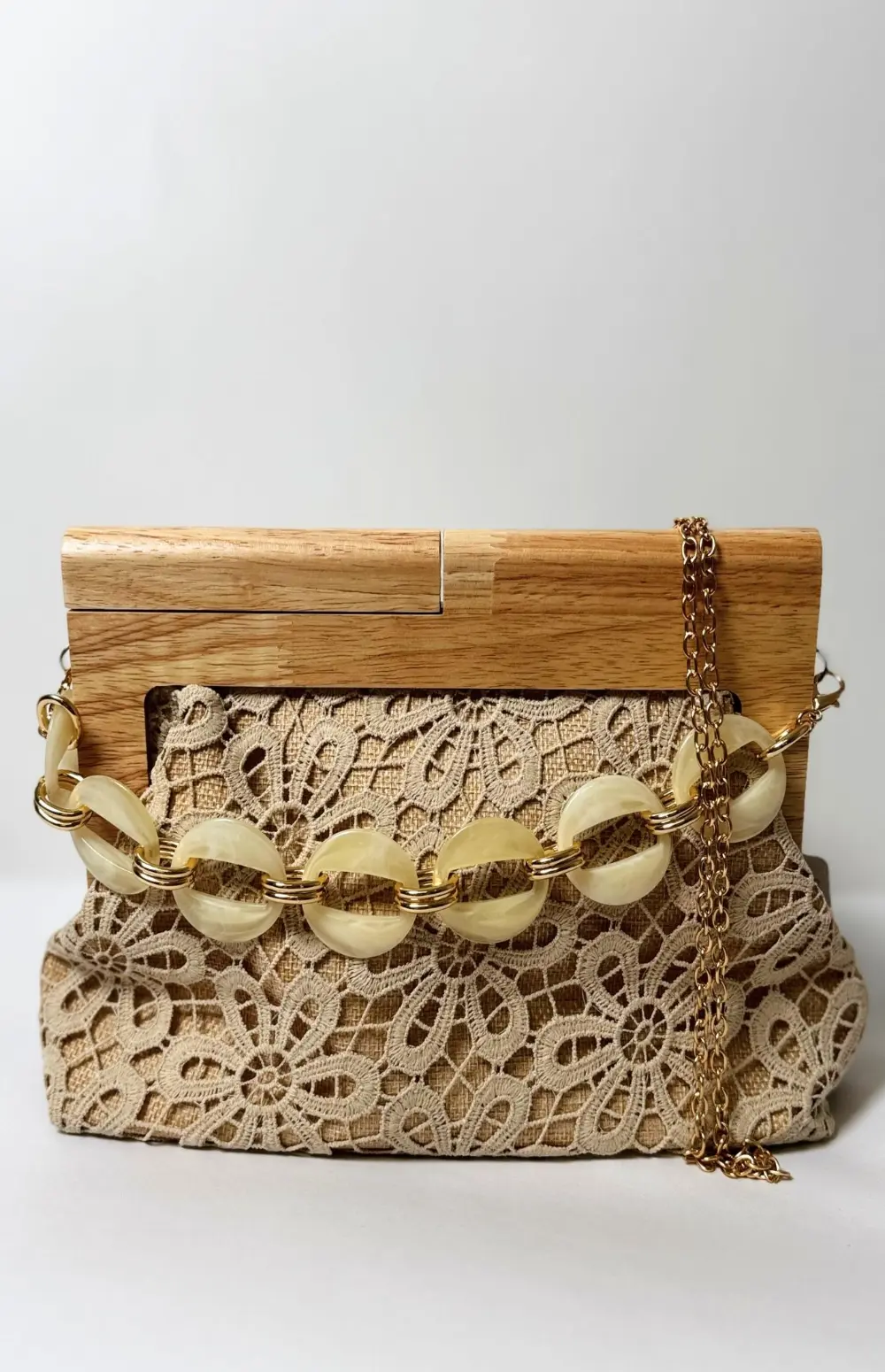 CLUTCH WITH WOODEN HANDLE