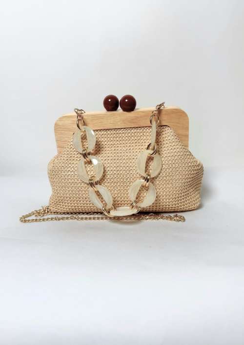 CLUTCH WITH WOODEN HANDLE